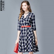 16秋装新品 V领中袖大摆女裙 欧美时尚格子连衣裙送腰带9130132