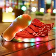 充电童鞋批发韩版潮夜光发光灯儿童板鞋休闲七彩灯鞋户外翅膀鞋子