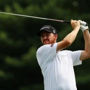 PGA锦标赛沃克尔登上榜首 麦克罗伊挣扎交74杆